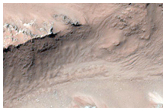 Склоны в кратере Hale