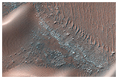 Мигрирующие и неподвижные песчаные гребни на Марсе