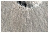 Предположительно, кратер с террасами на равнине Аркадия