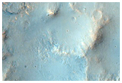 Отложения на дне кратера возле центральной горки