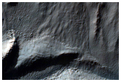 Canaloni in un cratere