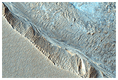 Овраги на юговосточной стене кратера Росс