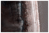 Active Frost Avalanches on Fractured Steep Scarp