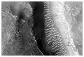 Channel Wall on Hadriaca Patera Flank

