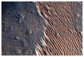 Affioramentidi colore chiaro a nord del cratere Oudemans