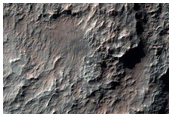 Fianco occidentale di Uzboi Vallis, a sud di Nirgal Vallis
