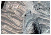 طبقة صخرية مكشوفة في فوهة ميلوشو (Millochau Crater)