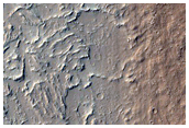 Кратер с песком на равнине Amazonis Planitia