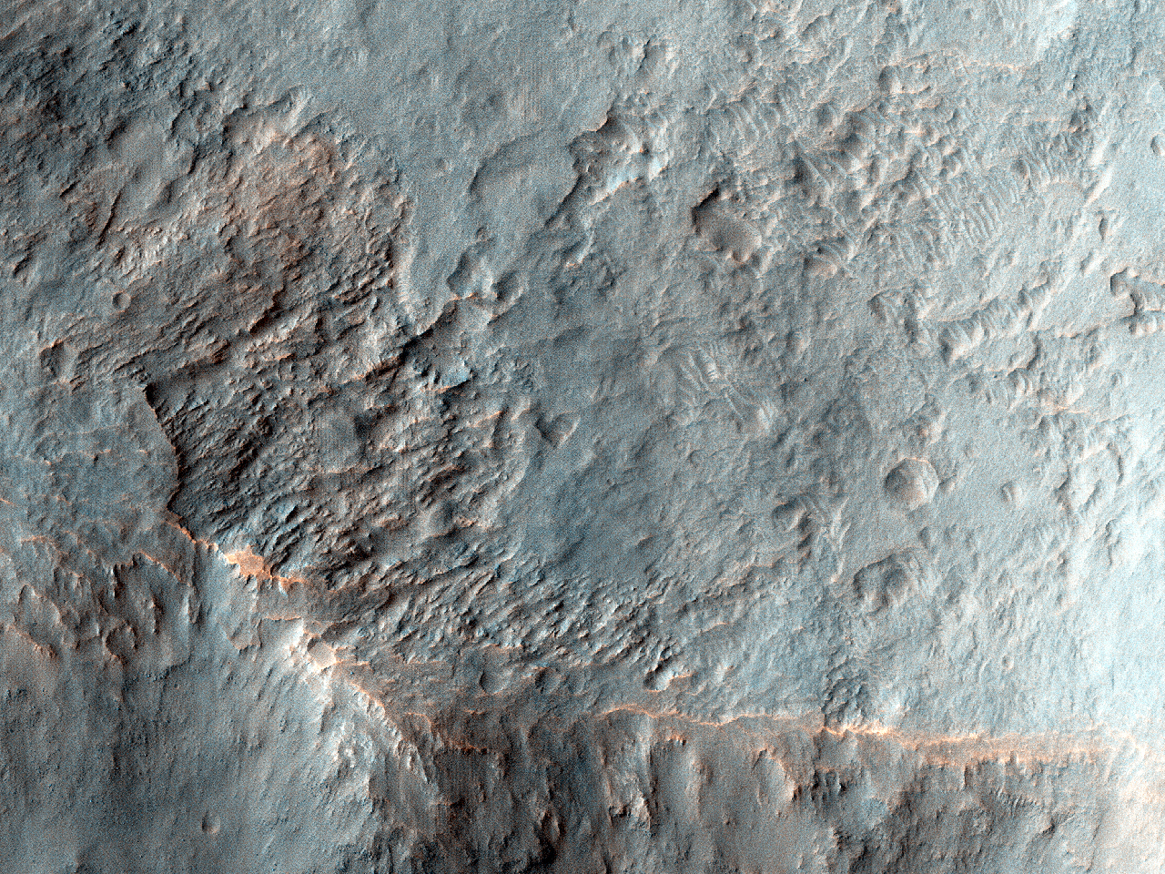 Stratificazioni in un cratere di Ladon Valles