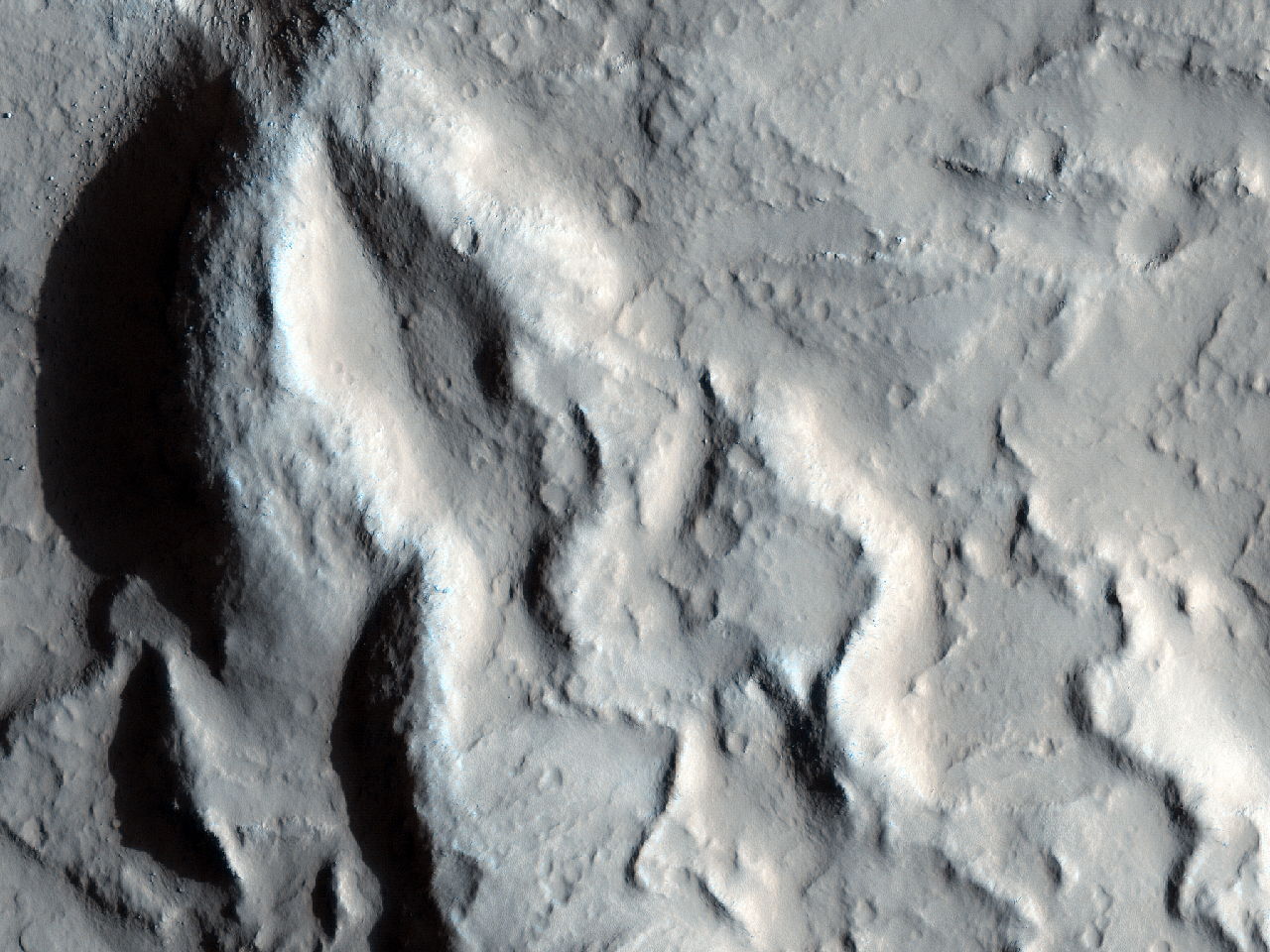 Scarpata alla base orientale di Olympus Mons