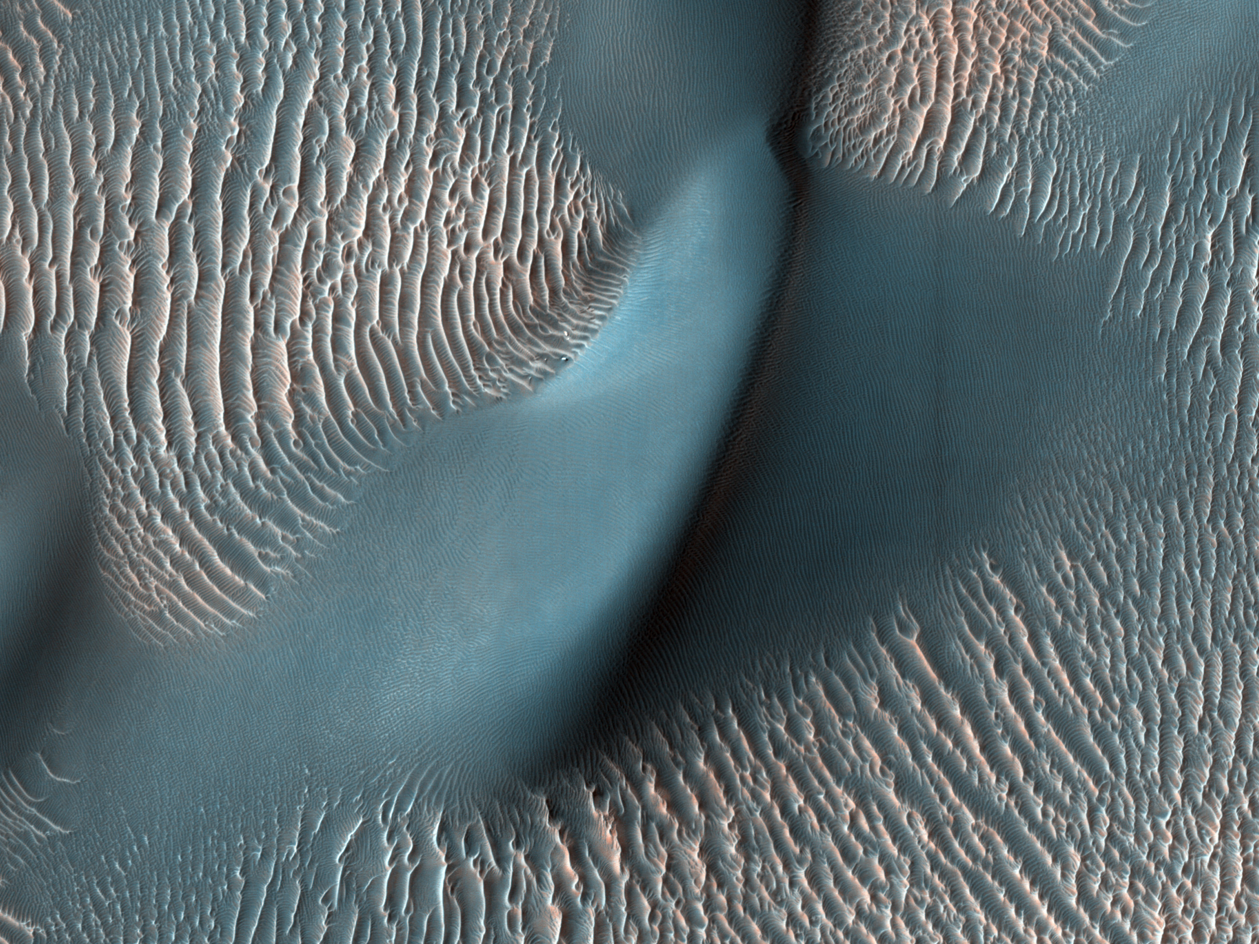 Dunas e ondulações na Cratera Proctor