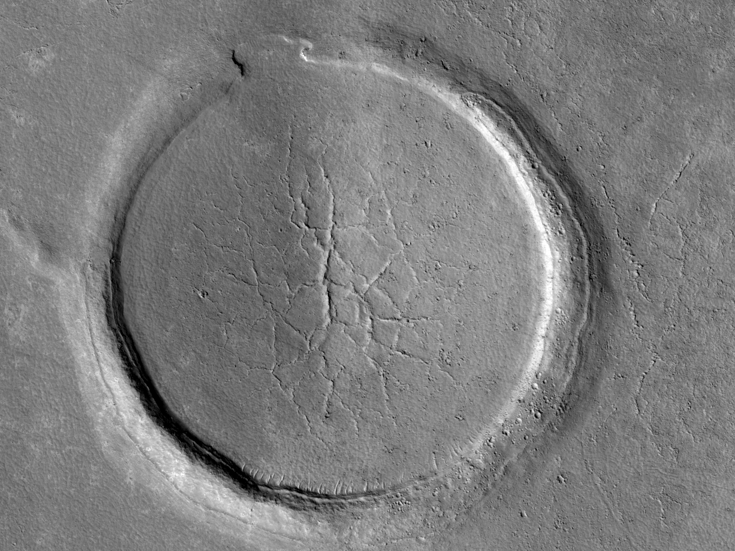 Elárasztott kráter a nyugati Elysium Planitia síkságján