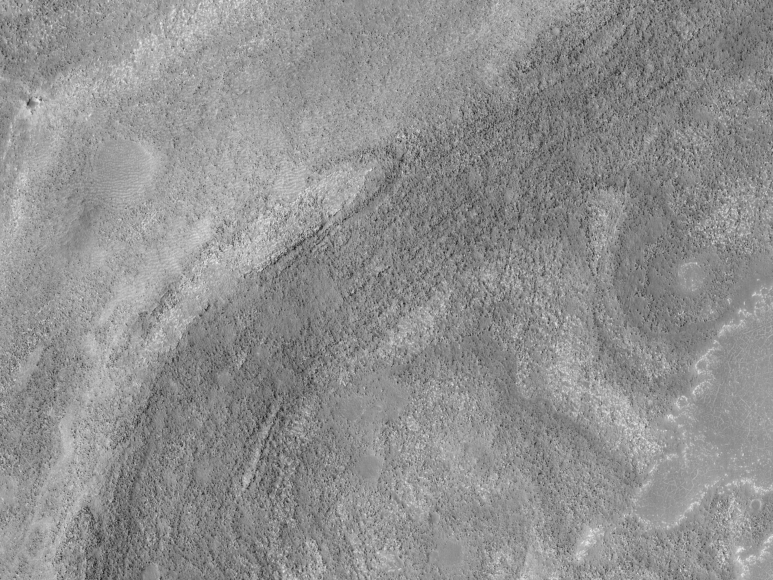 Réteges, kanyargó gerinc az Argyre Planitia síkságon