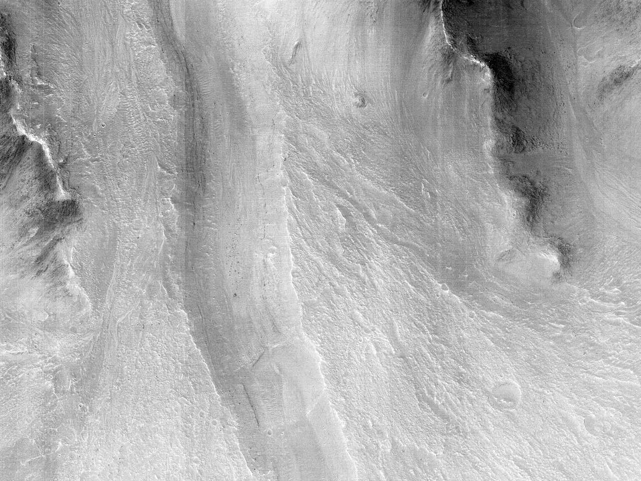 Canal en un abanico sedimentario en Eos Chasma