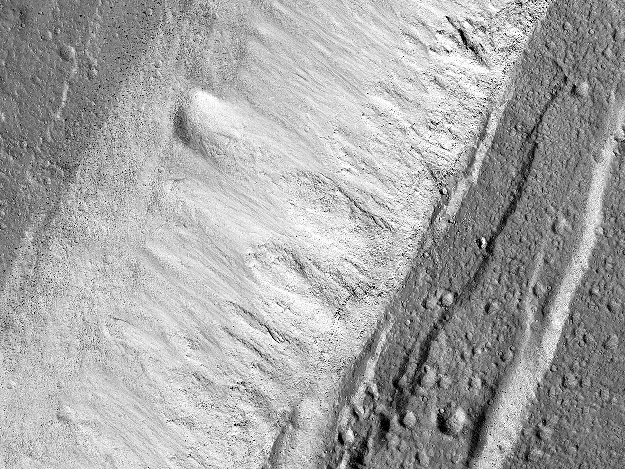 Az Olympus Mons kalderájának délkeleti fala