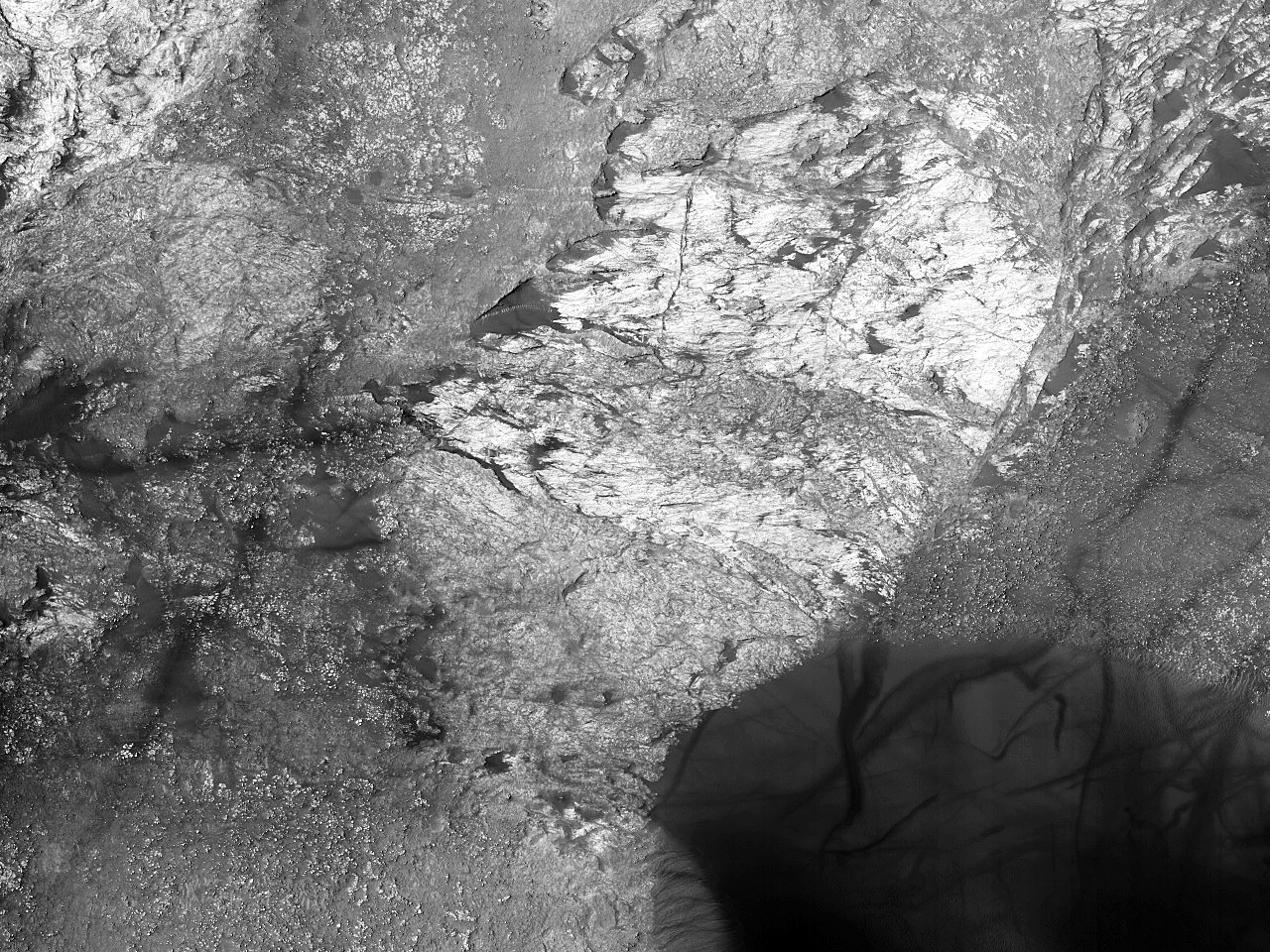 Alapkőzet-kibukkanás a Kaiser kráterben