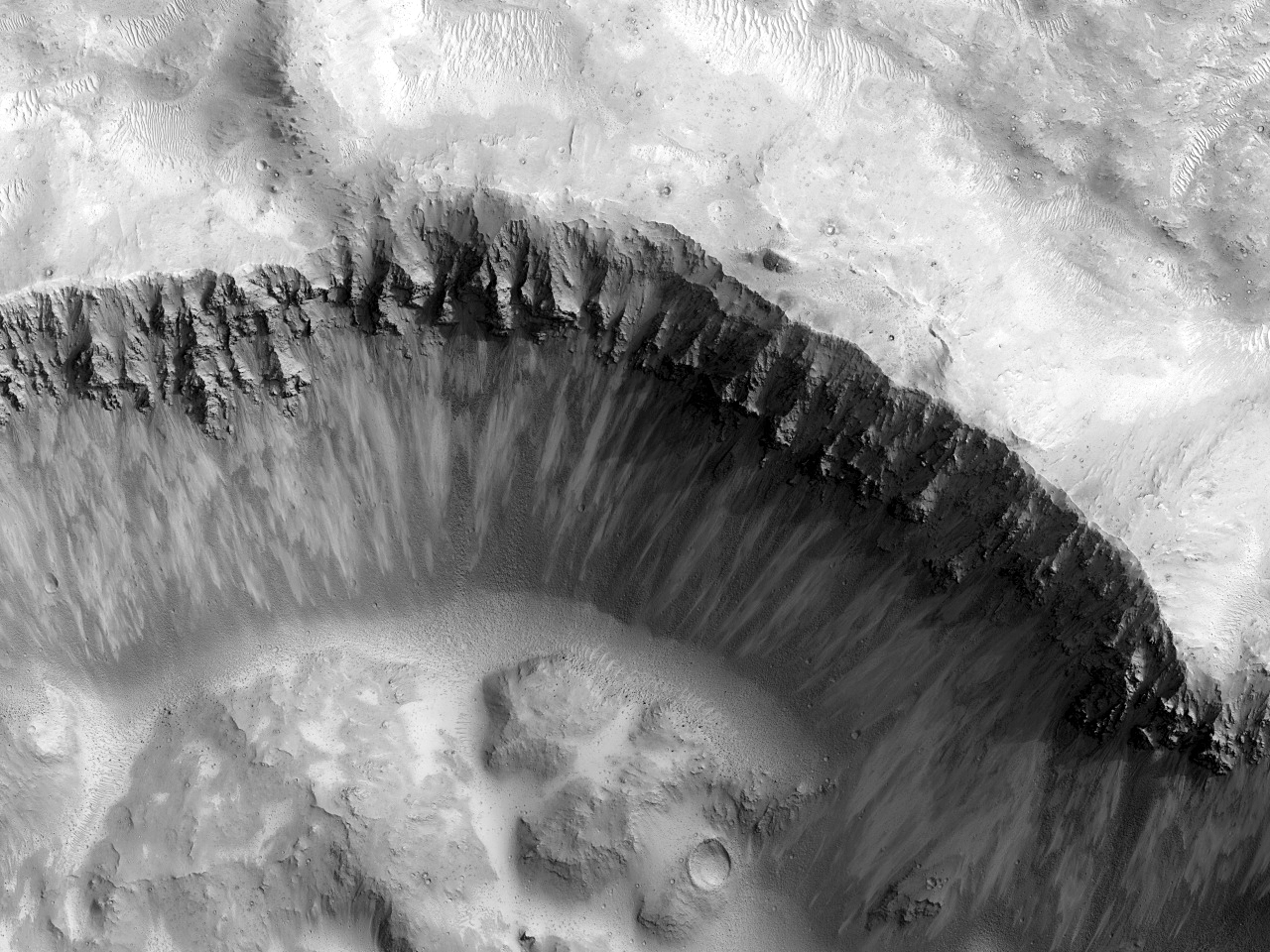 Újkeletű kráter a Lunae Planumban