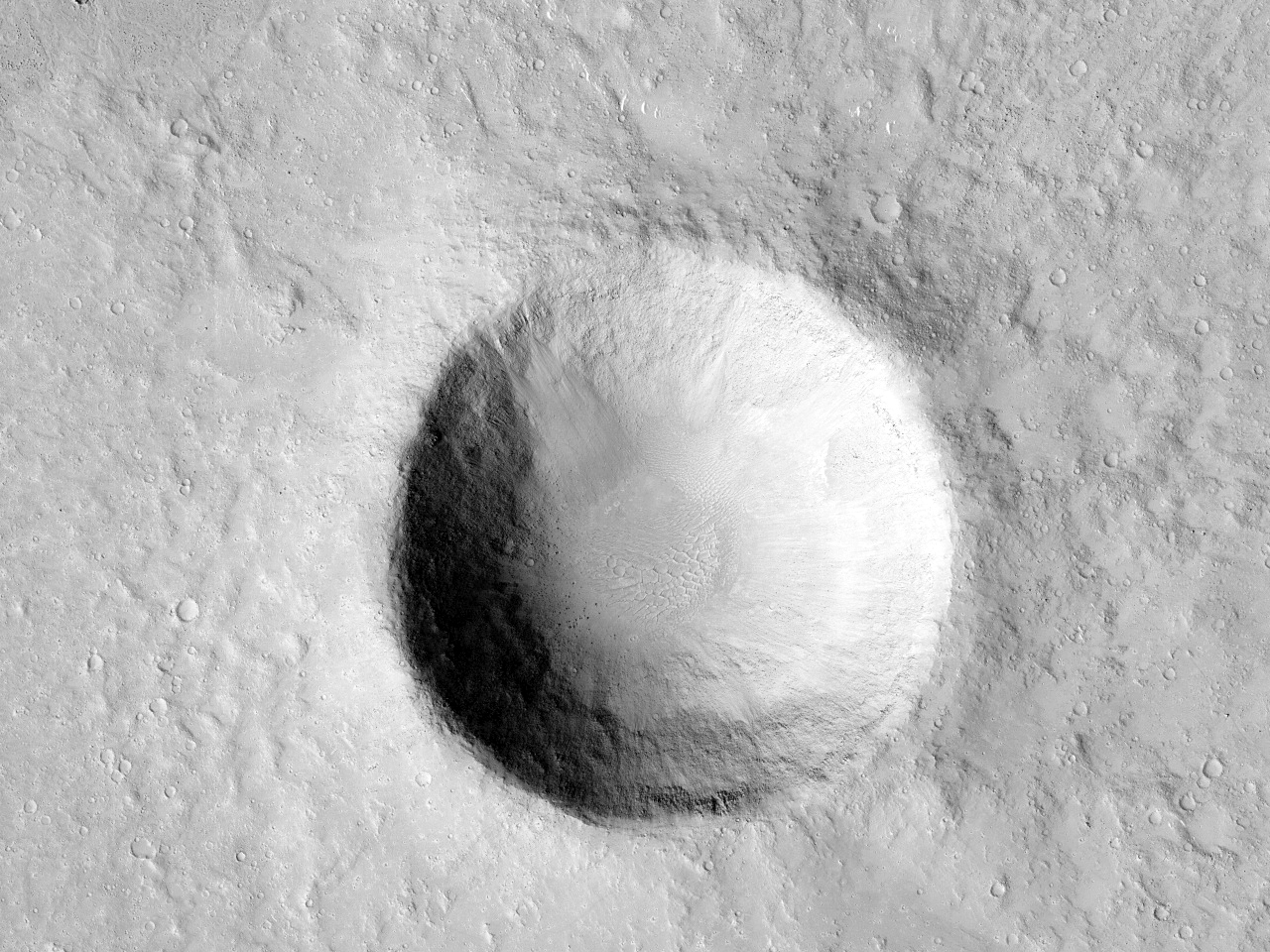 1-2 kilométeres átmérőjű kráterek az Elysium Planitia nyugati részén