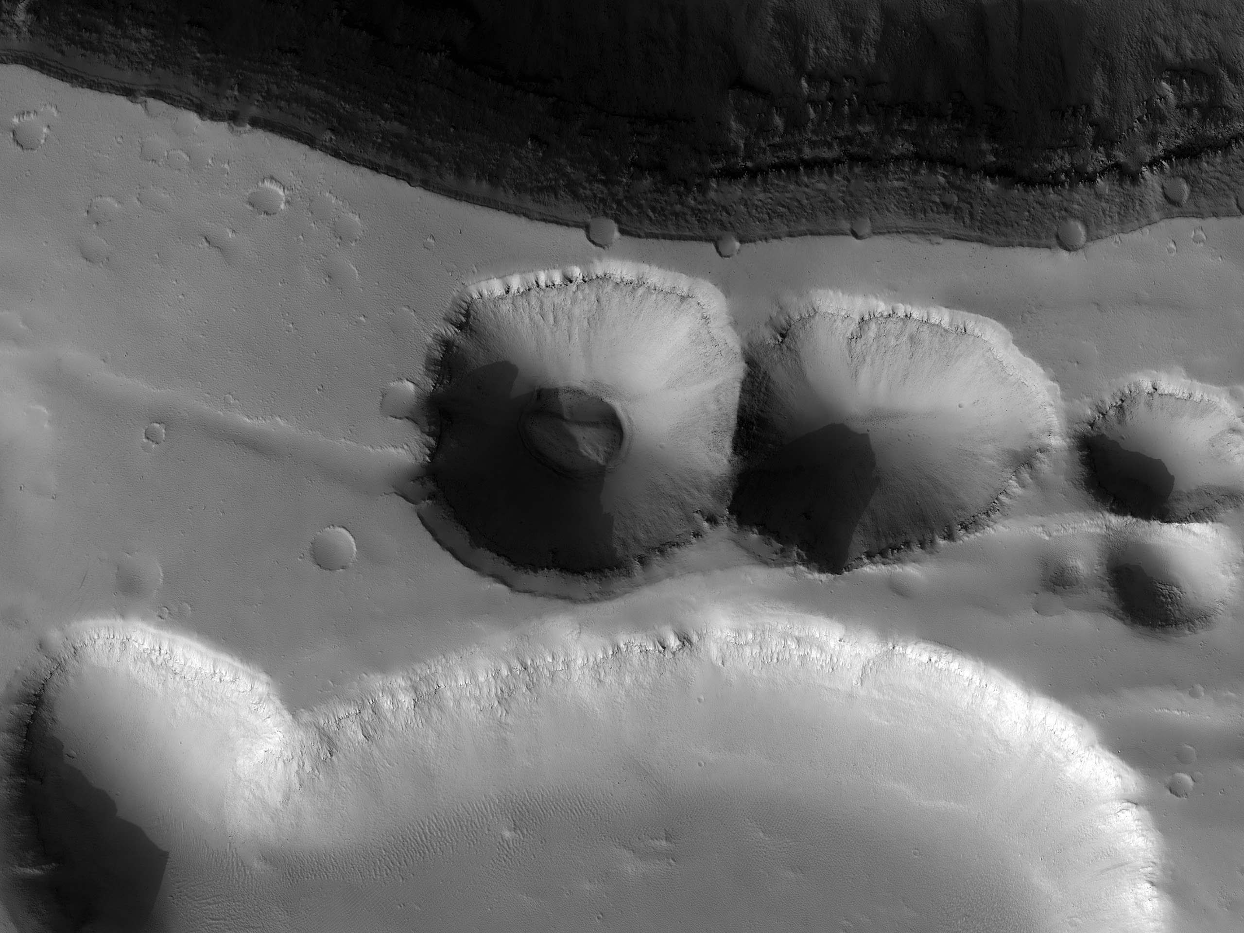 Vallées creusées dans Elysium Mons