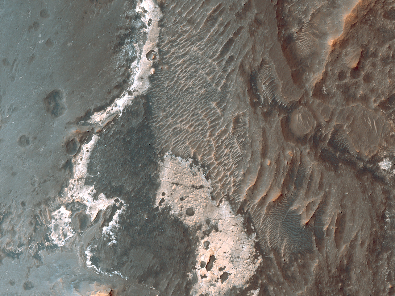 Gypsum in Noctis Labyrinthus