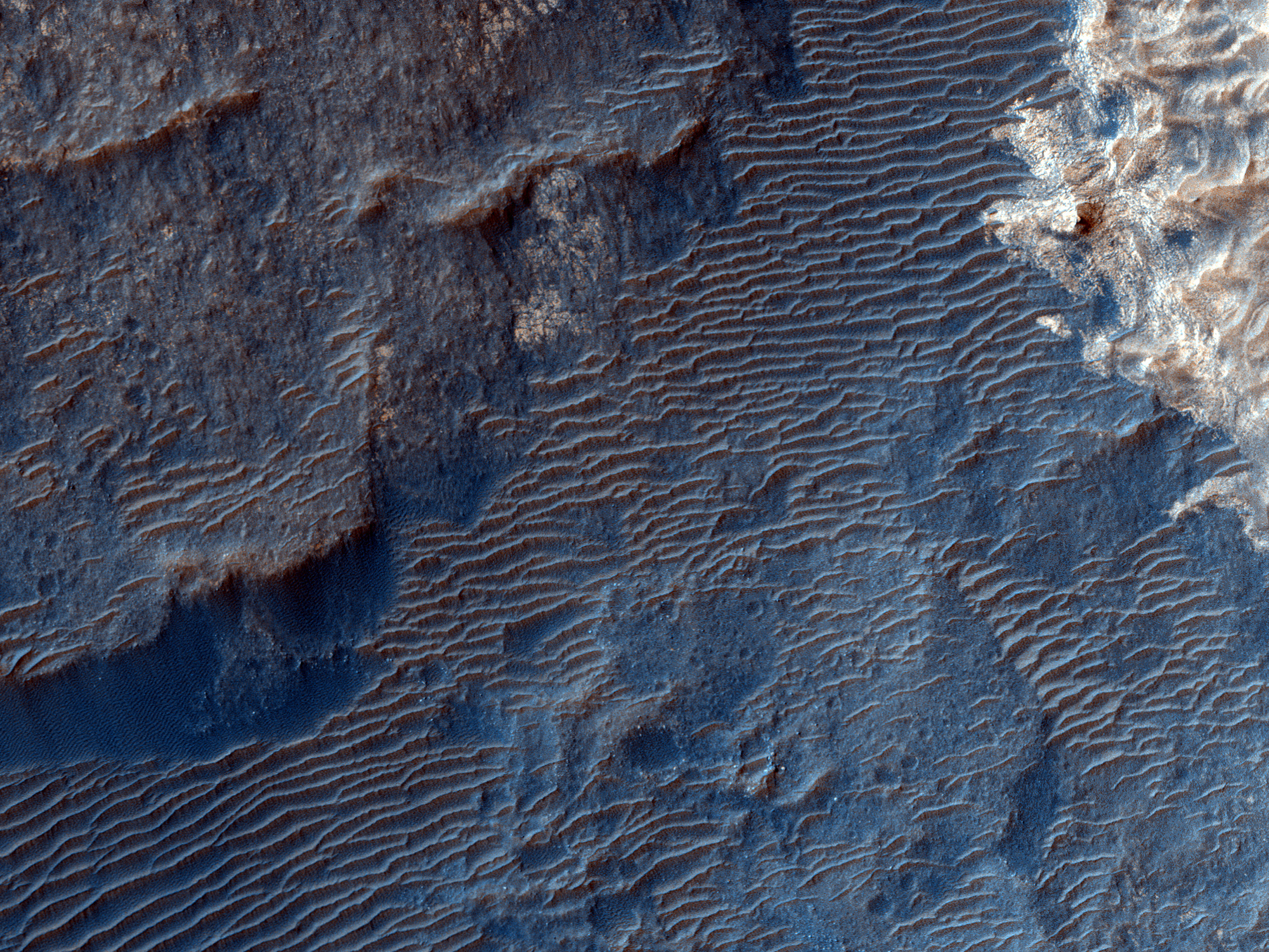 Aram Krateri’nin iç kısmındaki sedimentler