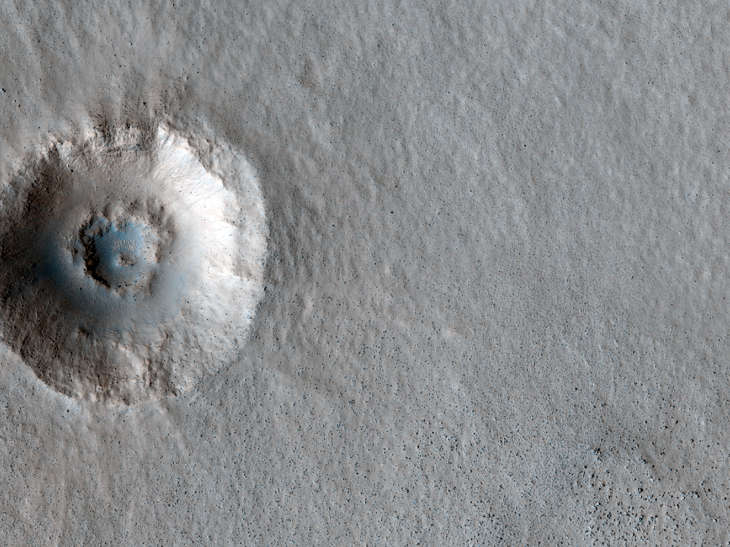 Küçük, çift halkalı bir krater