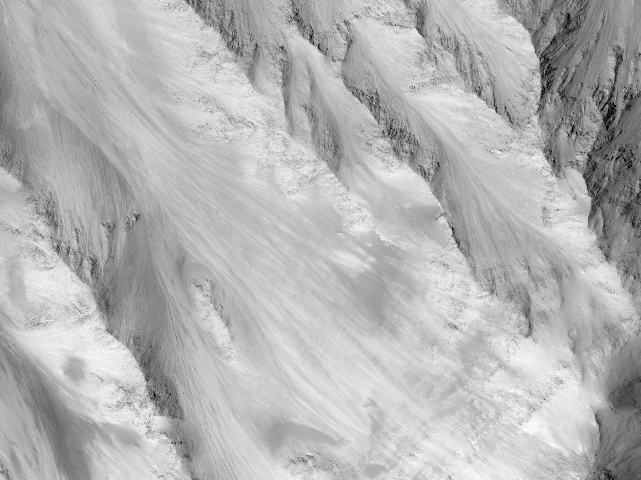 Схили в каньйоні Eos Chasma