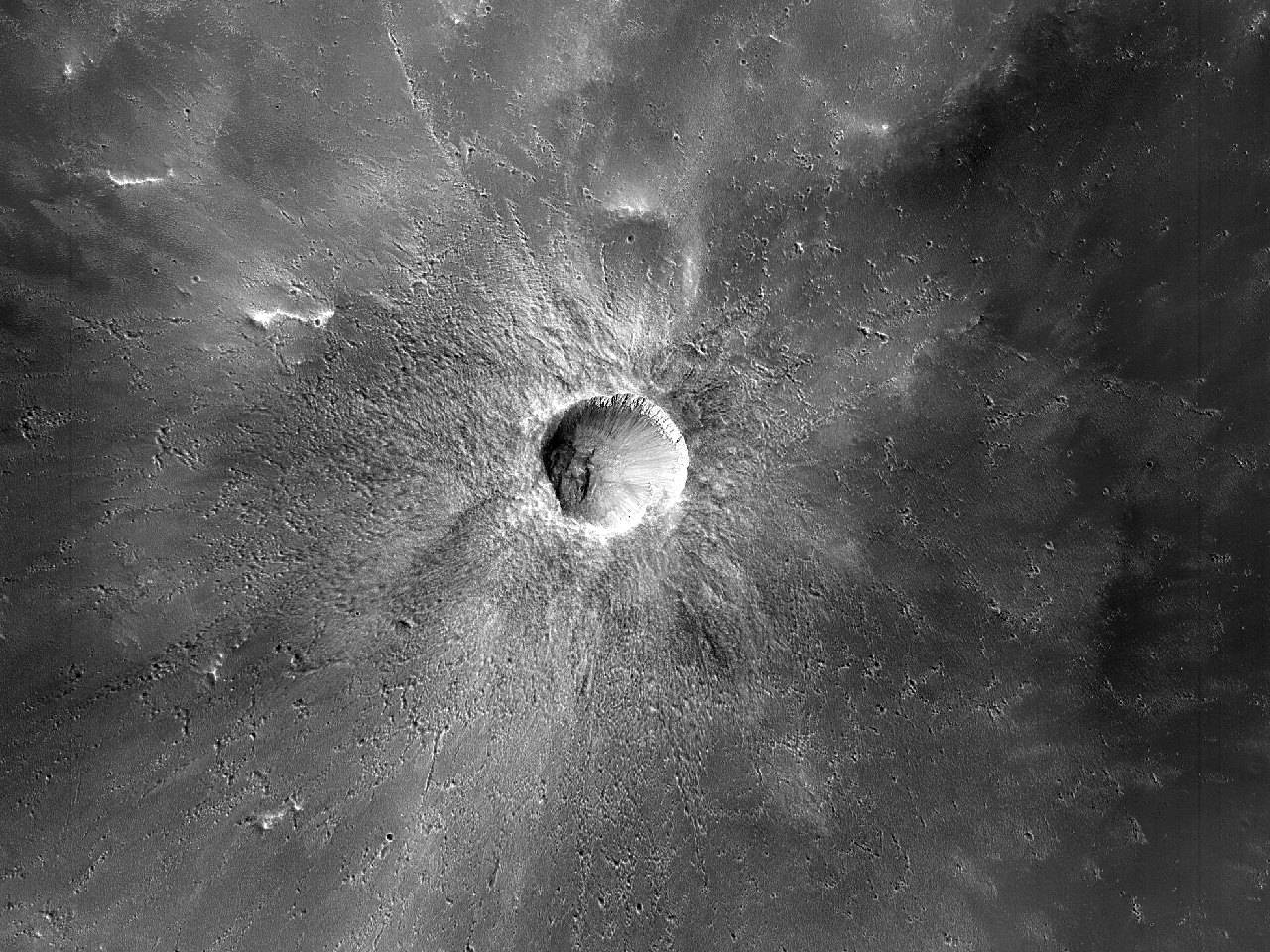 Маленький, нещодавно з’явившийся кратер