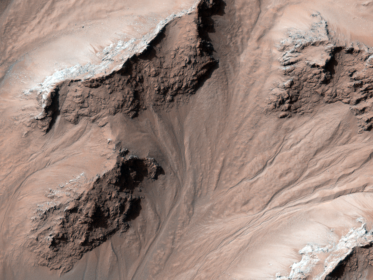 Склоны в кратере Hale