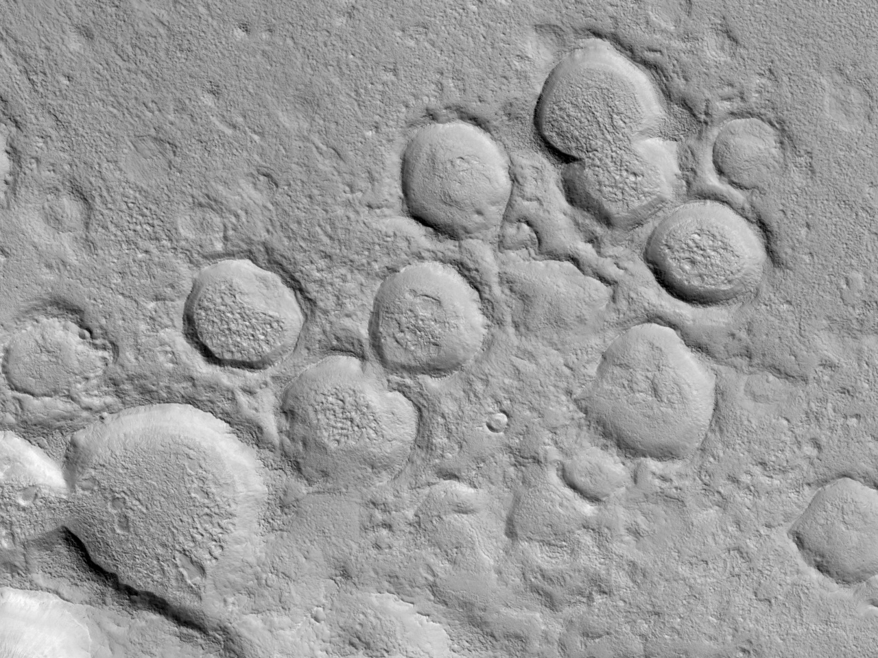 Serie kleine kraters in Utopia Planitia