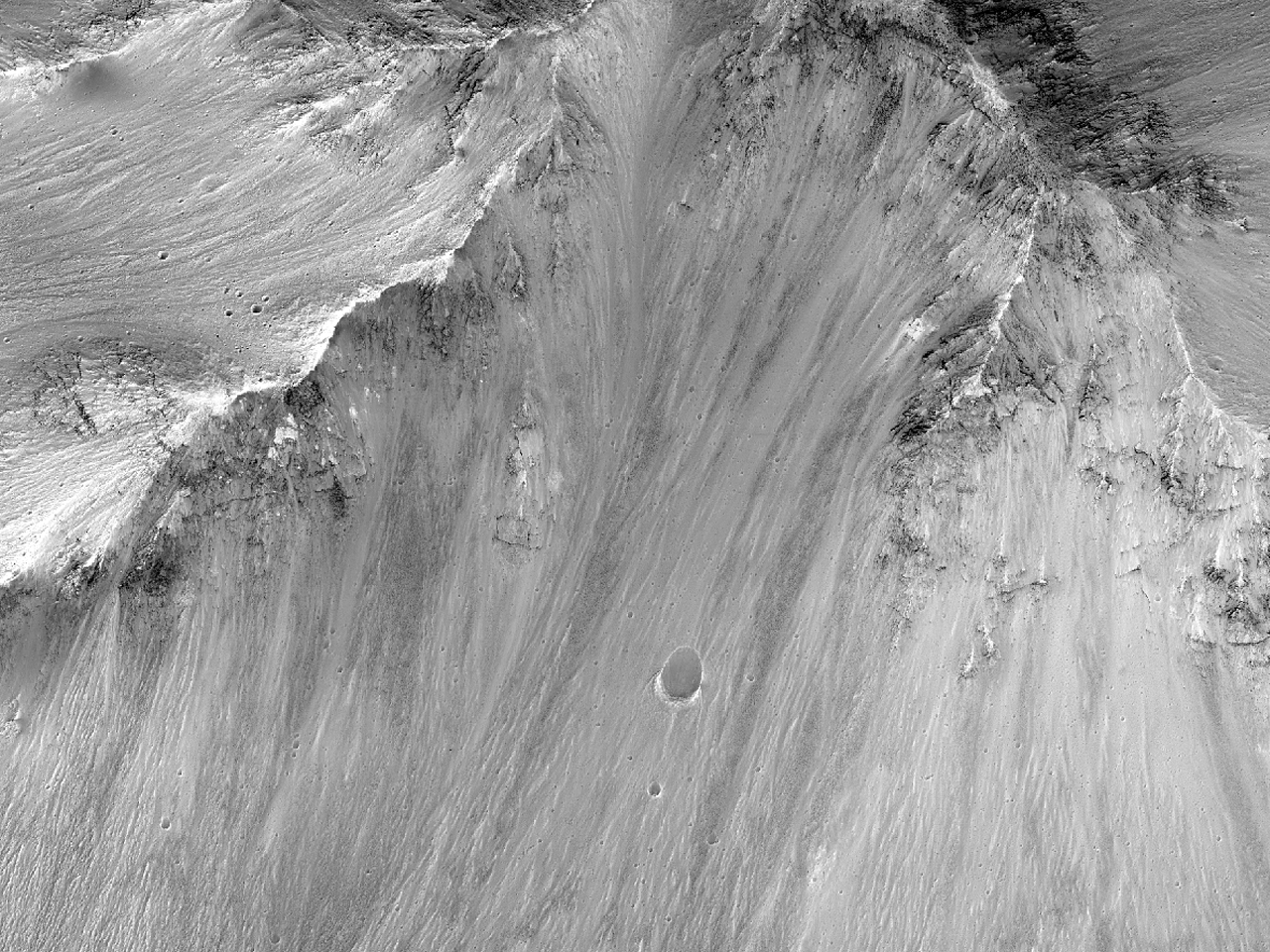Colles in cratere ictu facto in Terra Xanthe