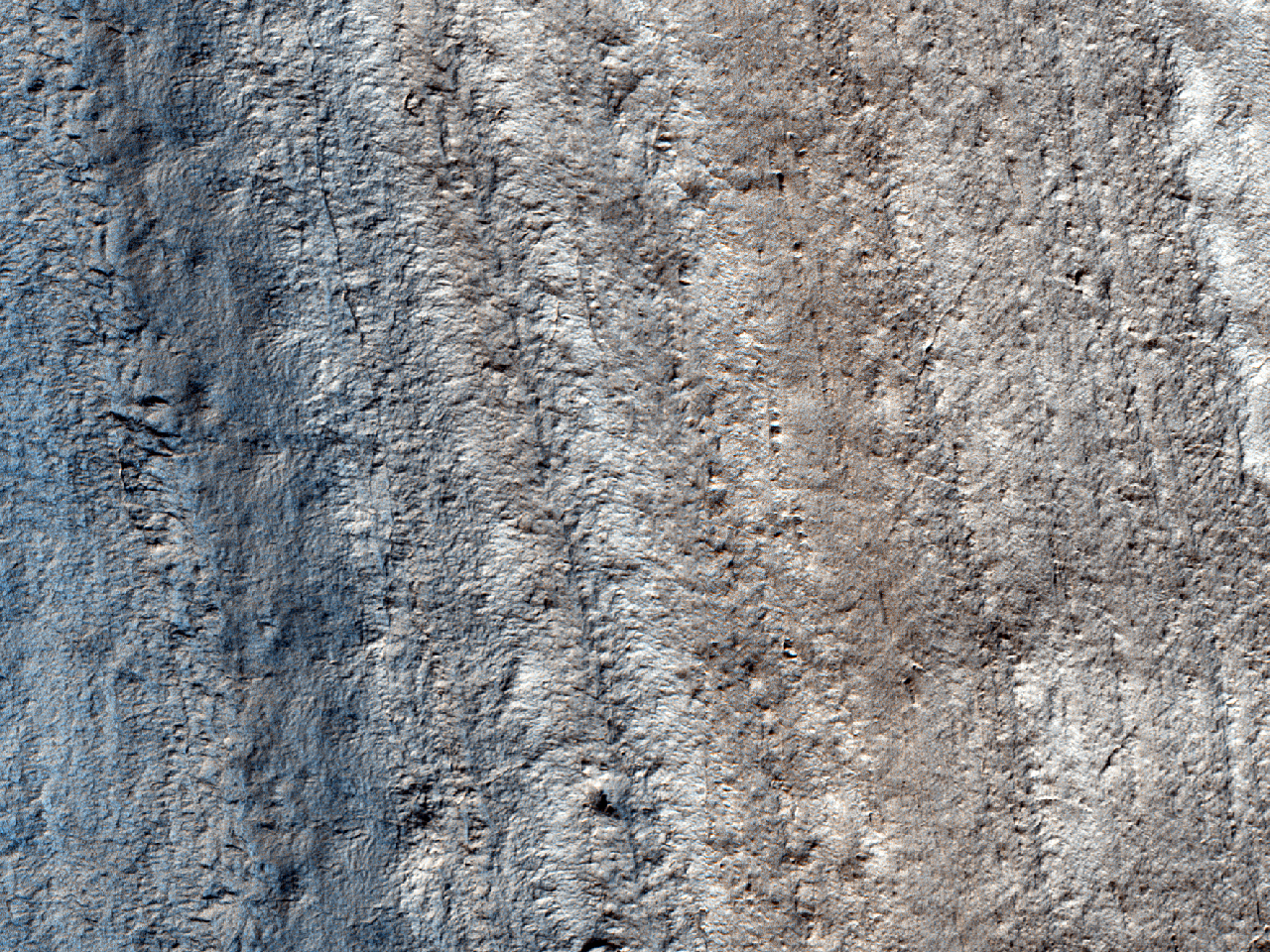 Wschodnia ściana Chasma Australe wzdłuż skraju Promethei Lingula