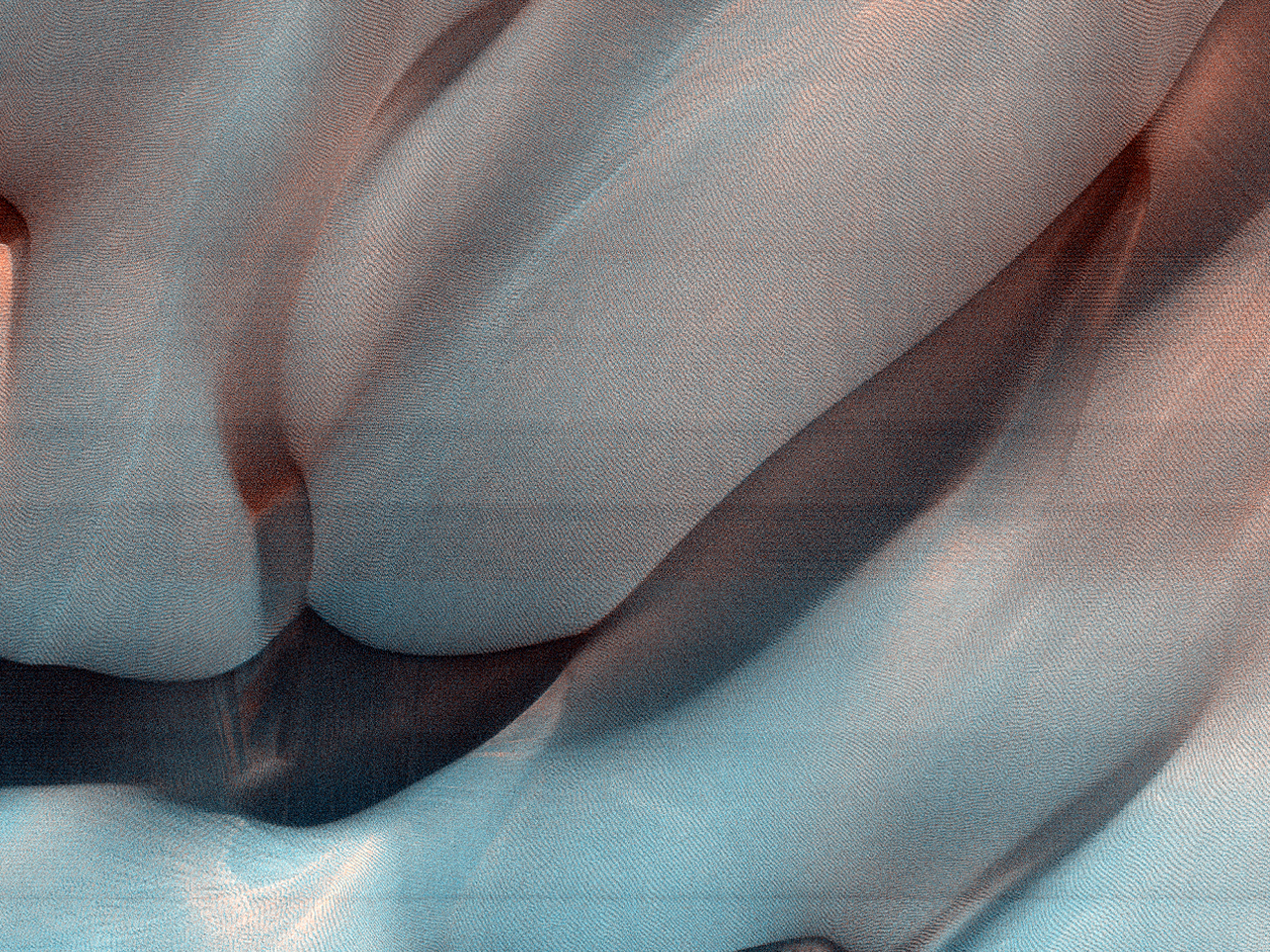 كثبان رملية و شرائط فى مُنخفضات  كوبريتس الغربية (Coprates Chasma)