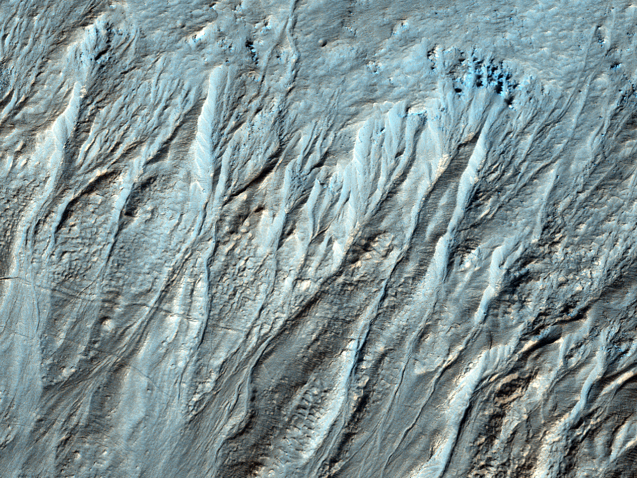 Calanchi in un cratere a medie latitudini meridionali