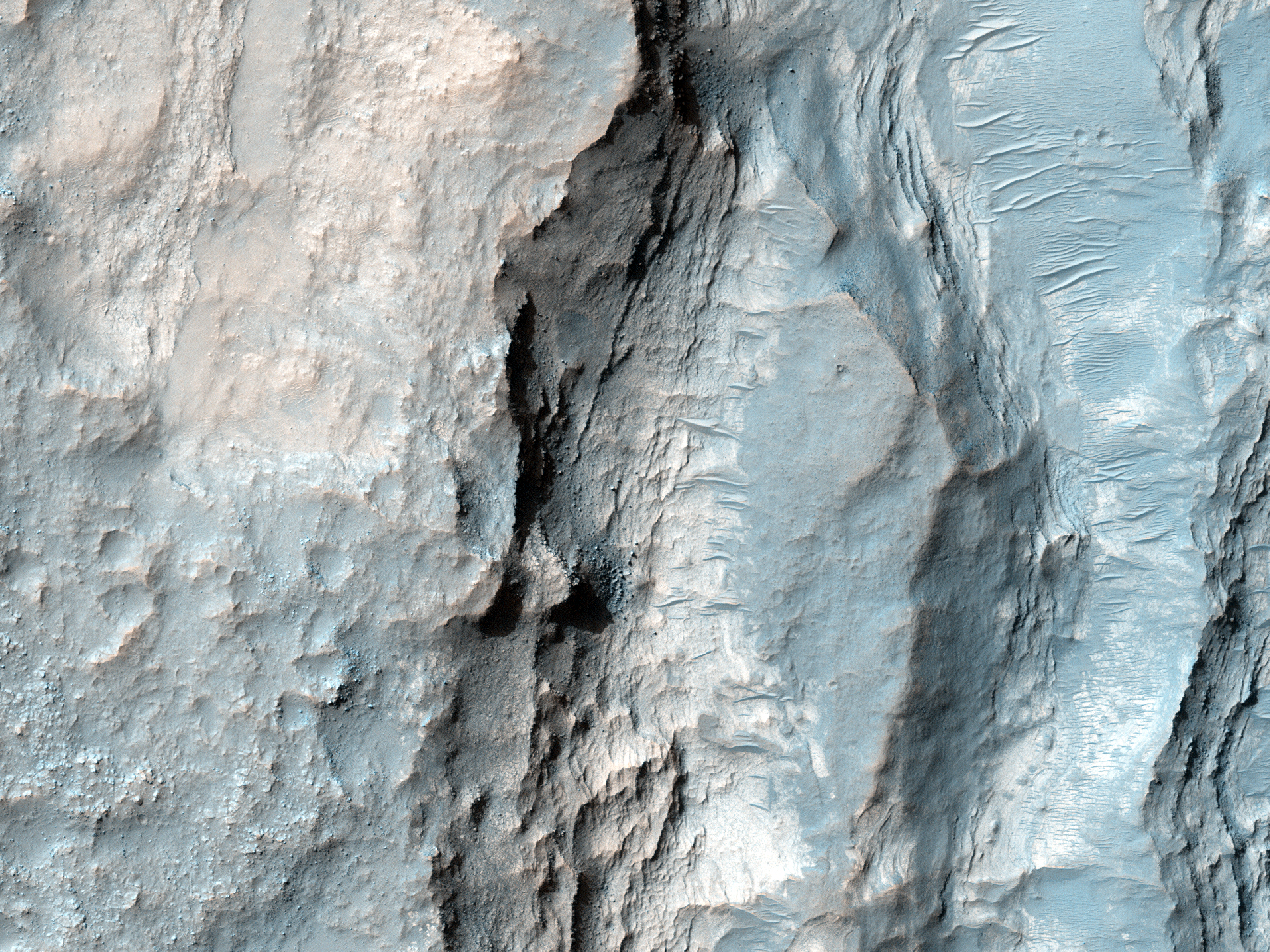 Possibile terreno ricco di fillosilicati nel nord-ovest di Hellas Planitia