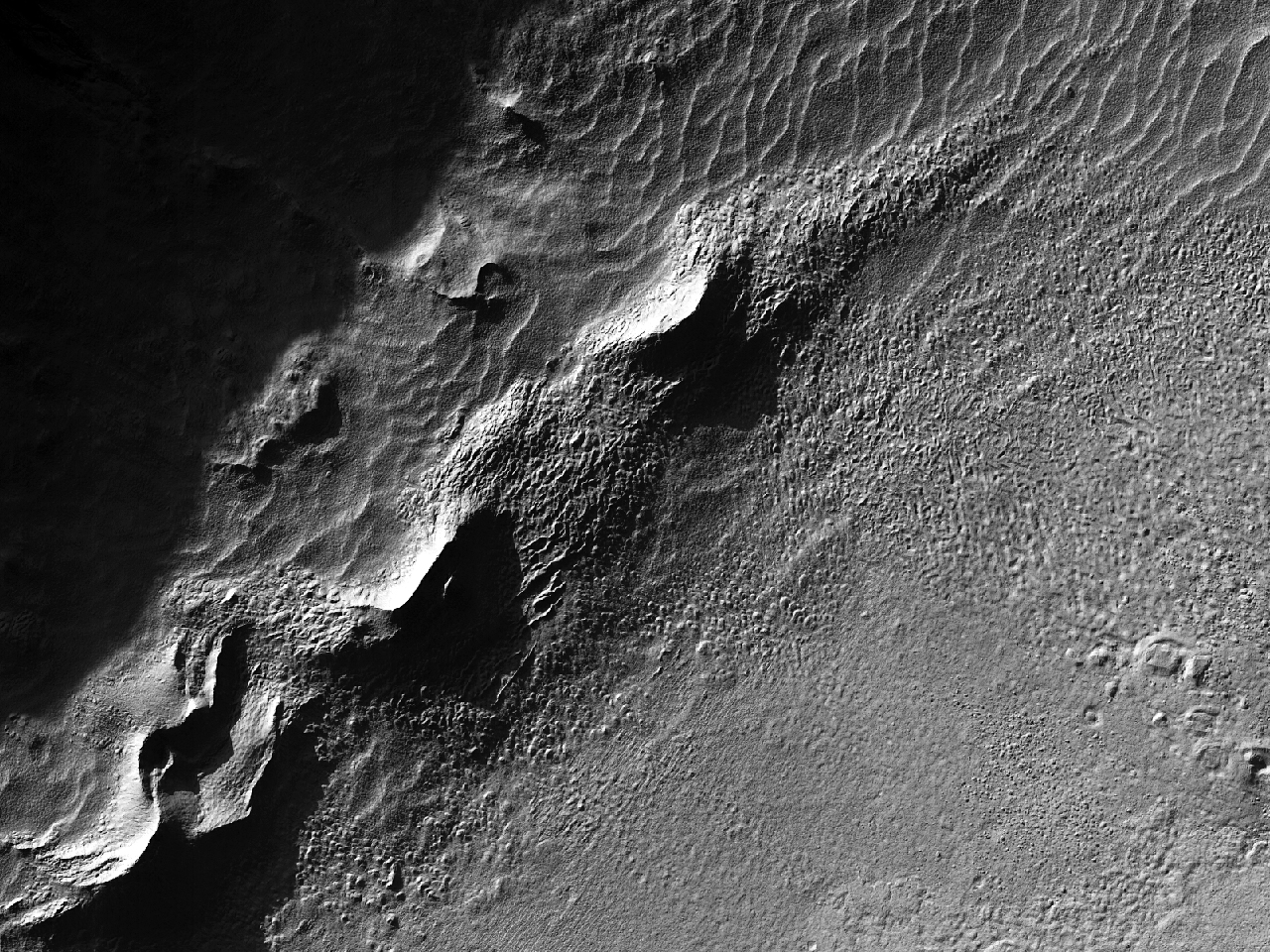 Ράχες που ανοίγουν στην Κορυφή του Κρατήρα Arrhenius