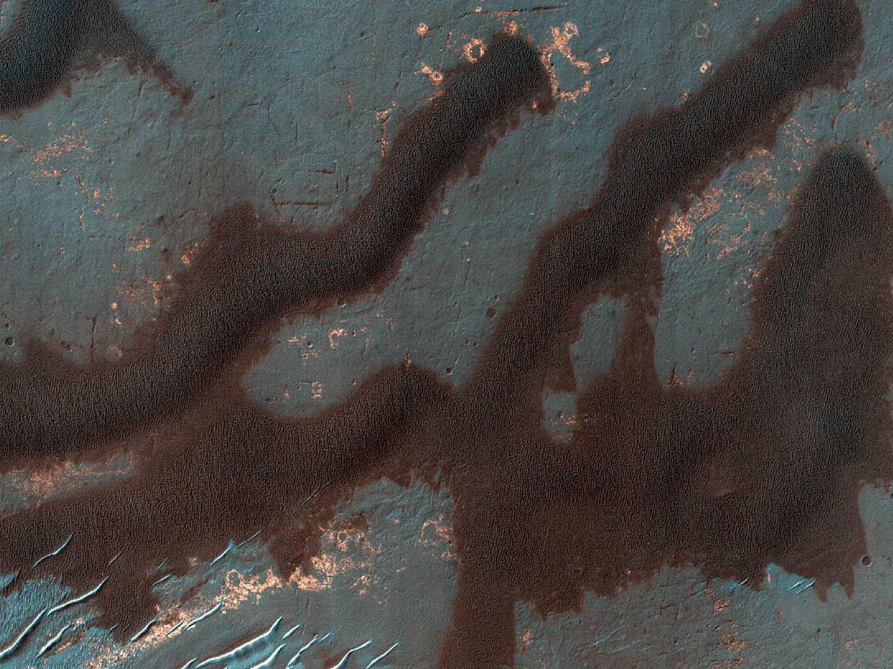 “奋进”陨石坑的沙丘变化 (Endeavour Crater)