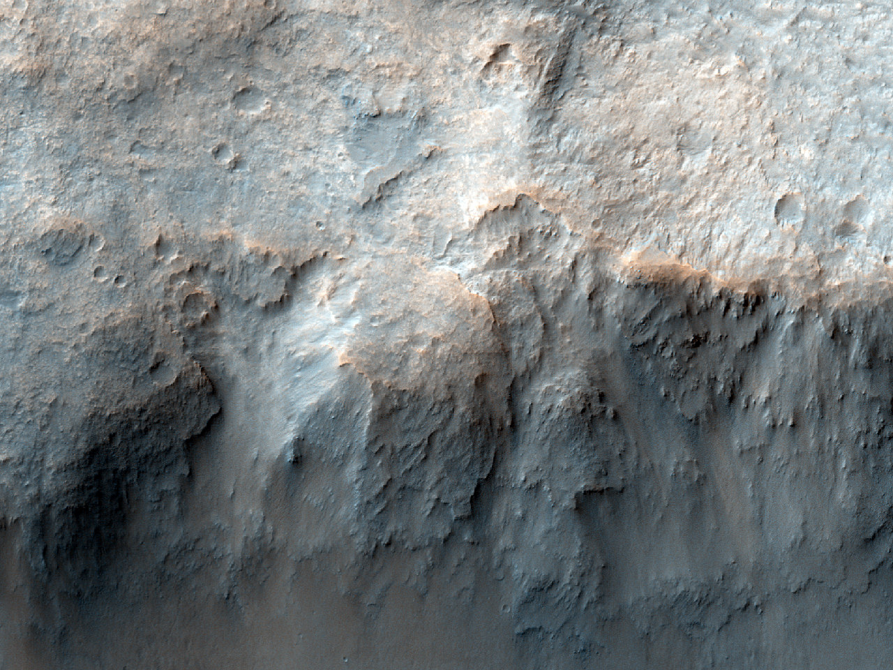 Çarpma kraterinde ortaya çıkmış ana kayaç katmanları
