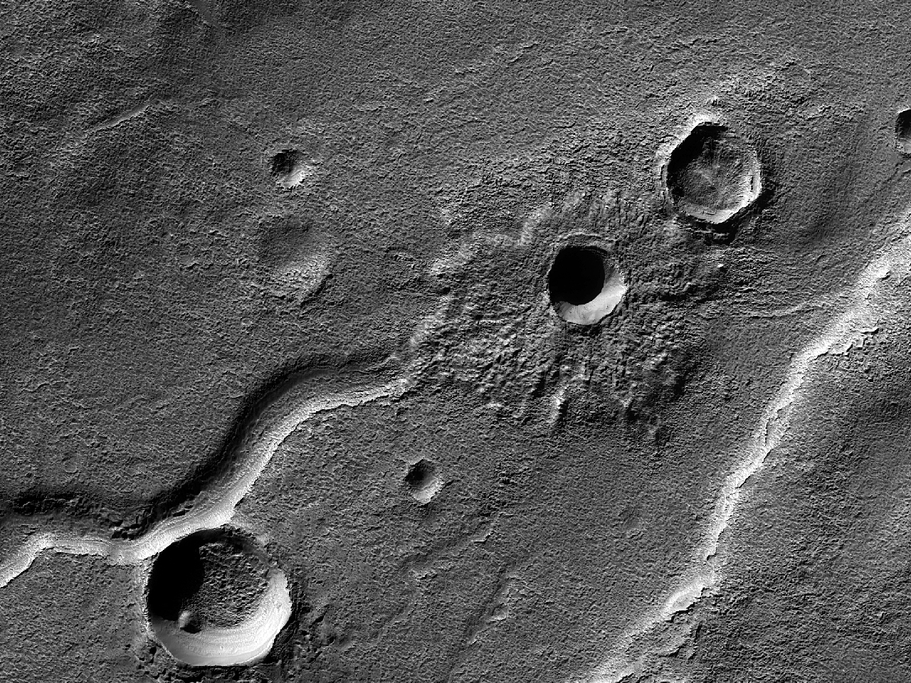 火星上的特殊地貌，被比喻为“拇指印”和“瑞士奶酪”。