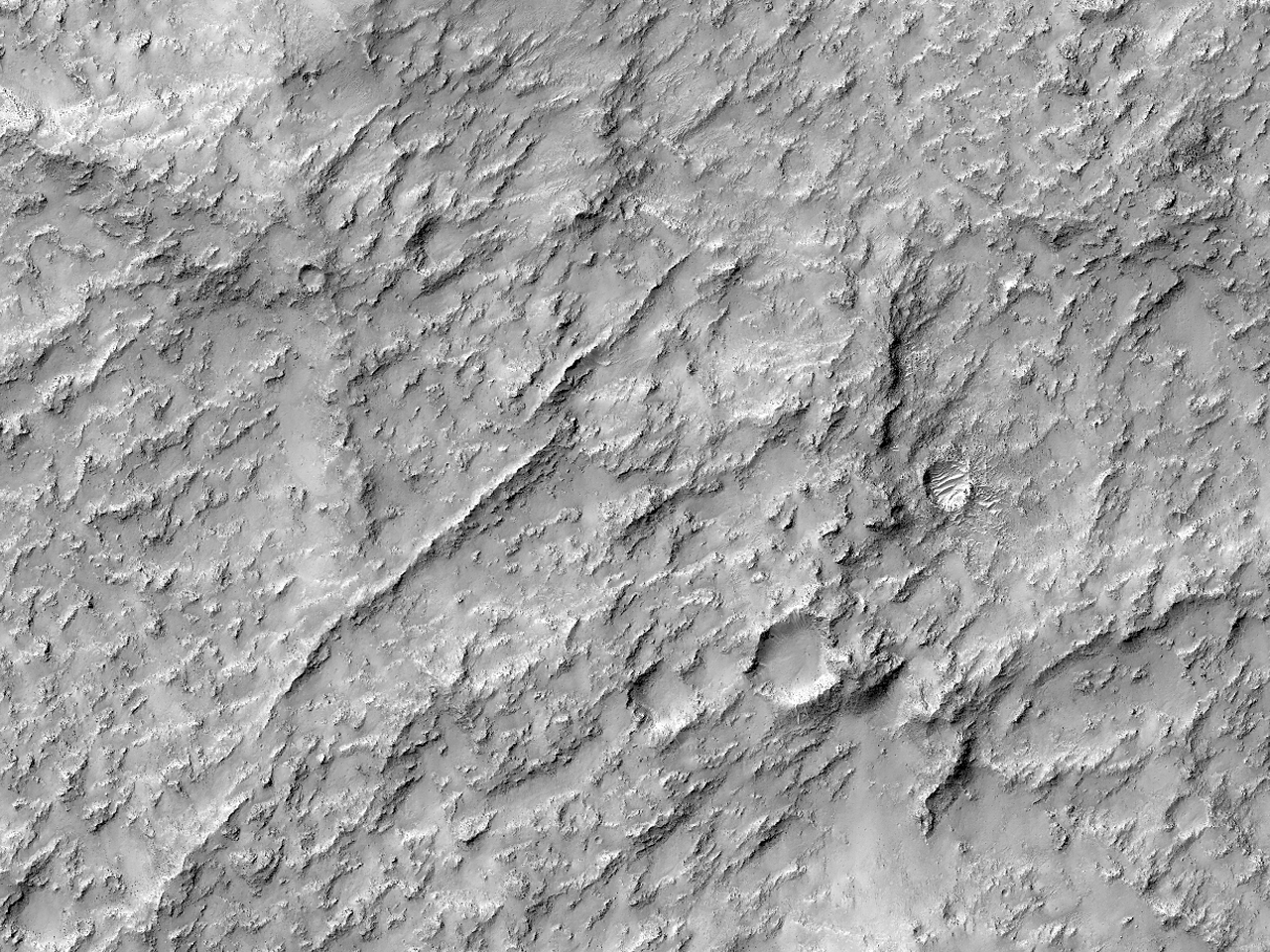 惠更斯陨石坑中狭窄的山脊 (Huygens)