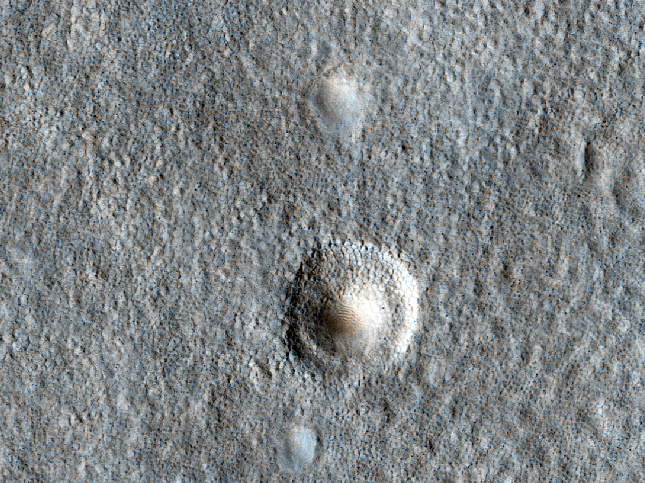 在阿卡迪亚Planitia的梯田坑