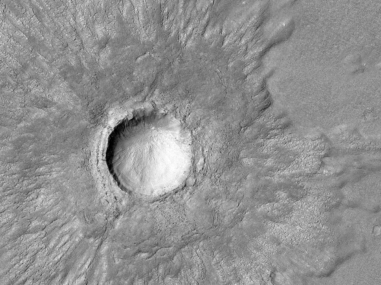 Cratre  pidestal bien conserv dans Arcadia Planitia