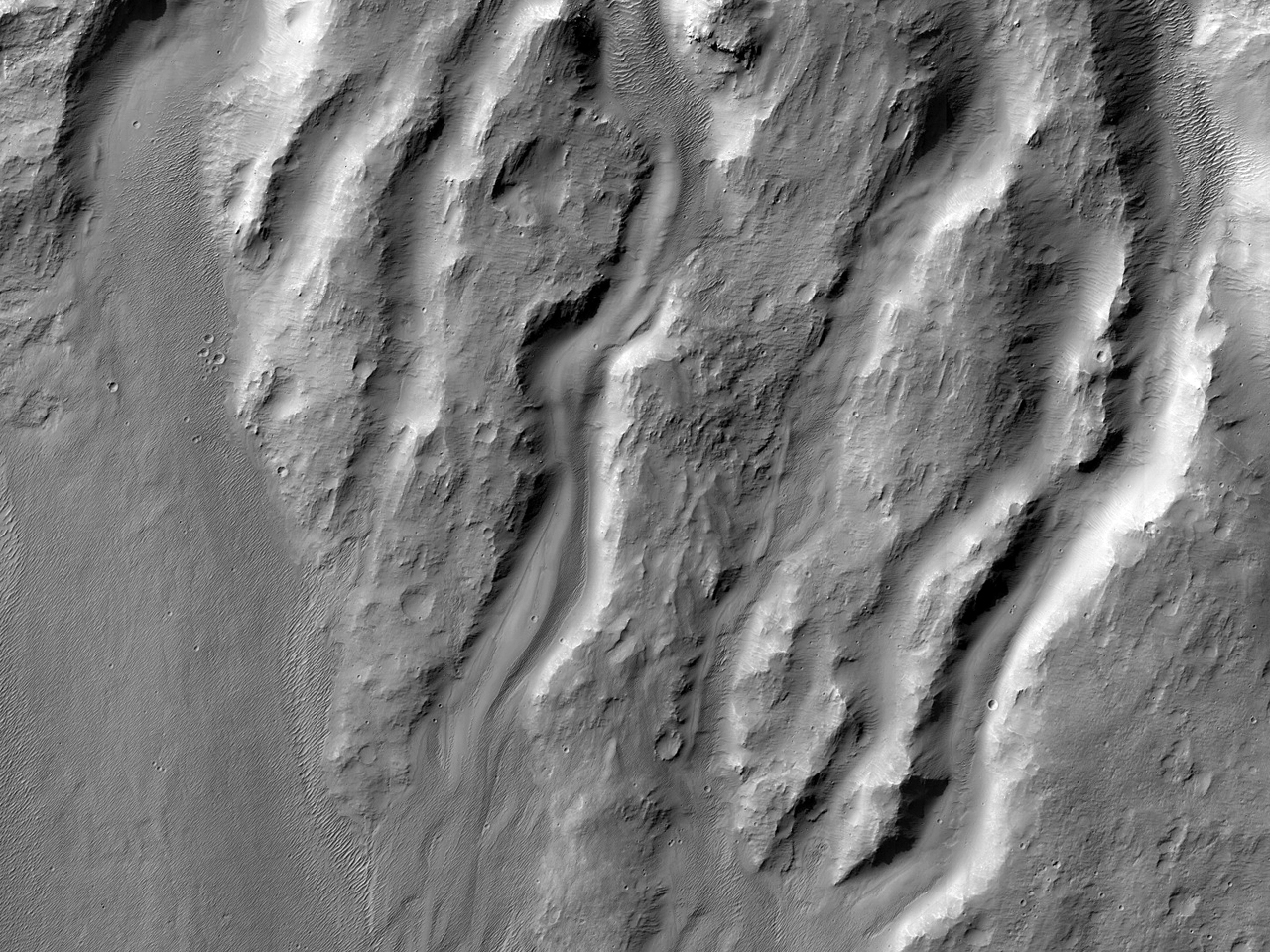 نهشت‌های رسوبی در شمال دهانه  « هولدن » (Holden Crater)