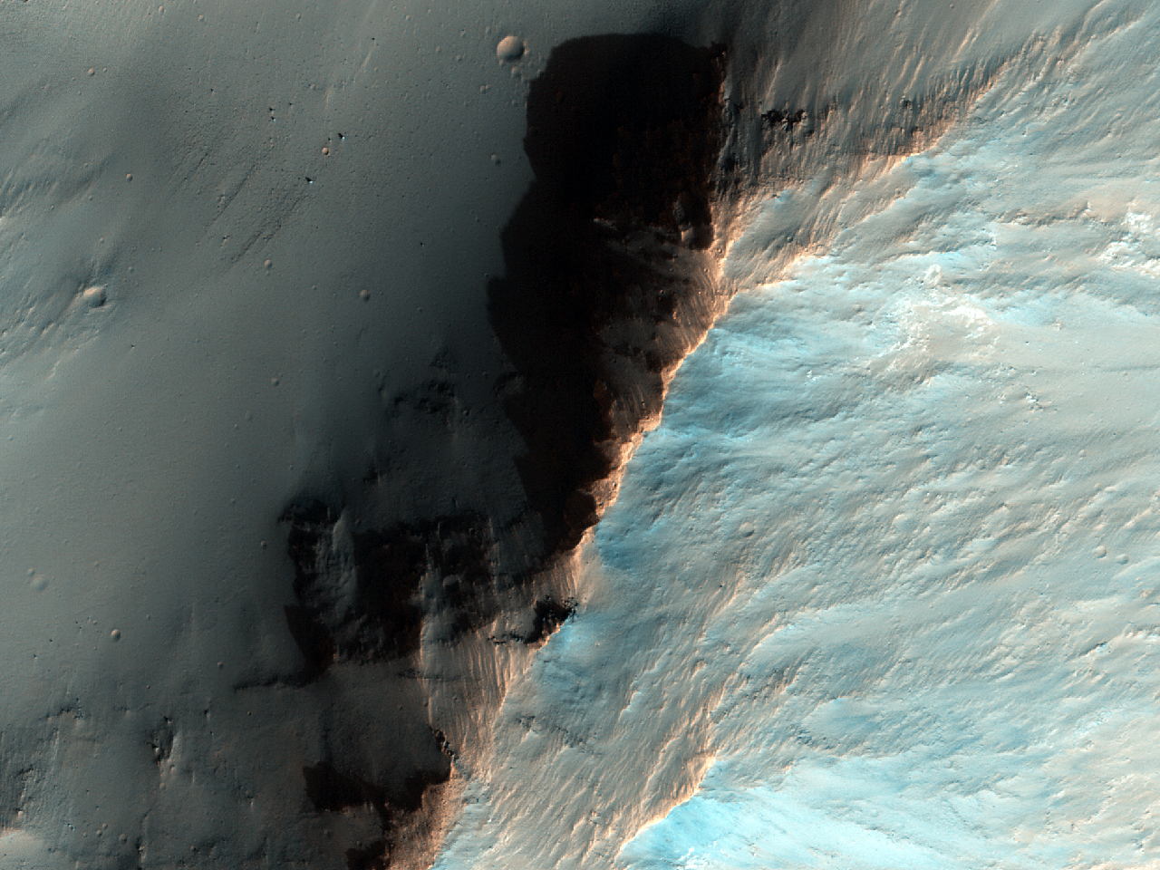 سنگ برش در « کوپریتس چزما » (Coprates Chasma)
