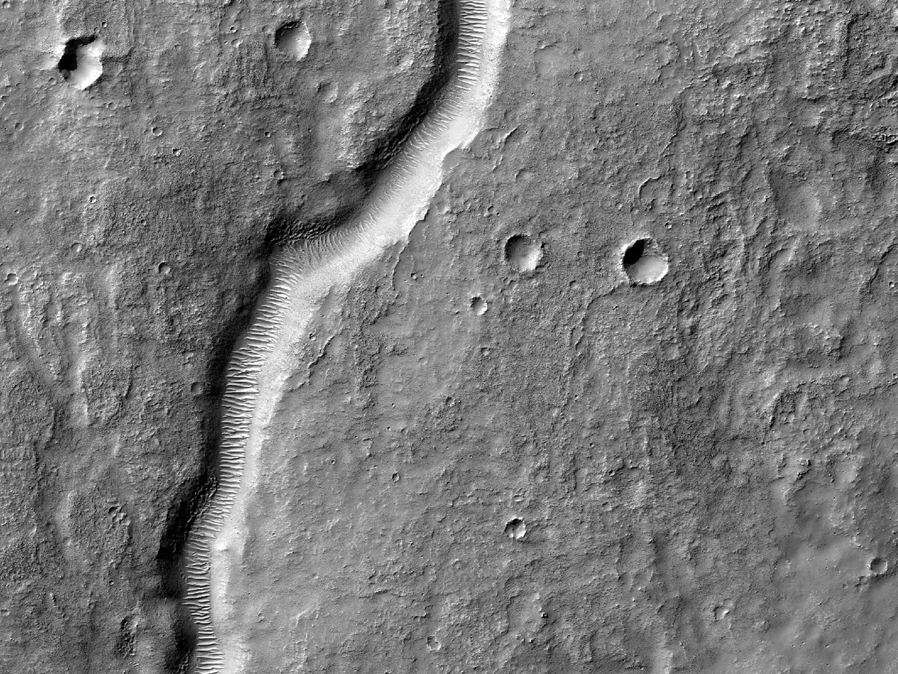 通往“Hellas Planitia”的基岩通道