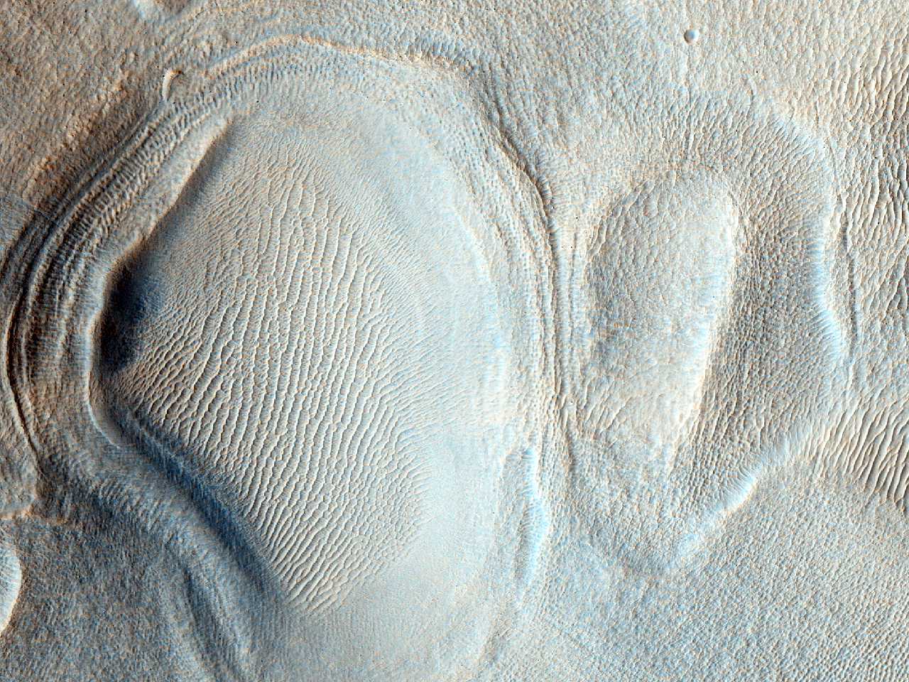 Warstwy wewnątrz krateru w Utopia Planitia