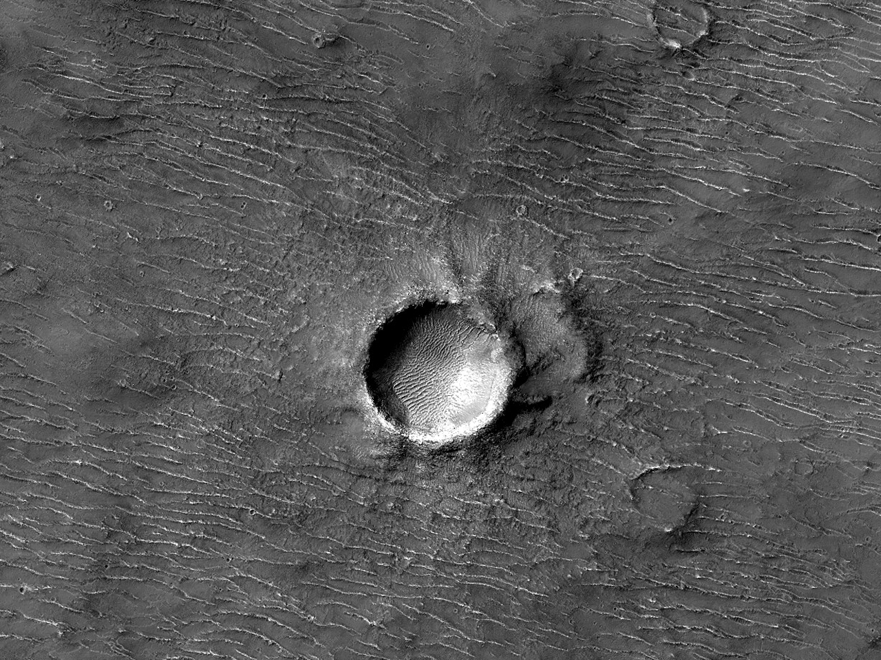 En vldigt frsk liten krater