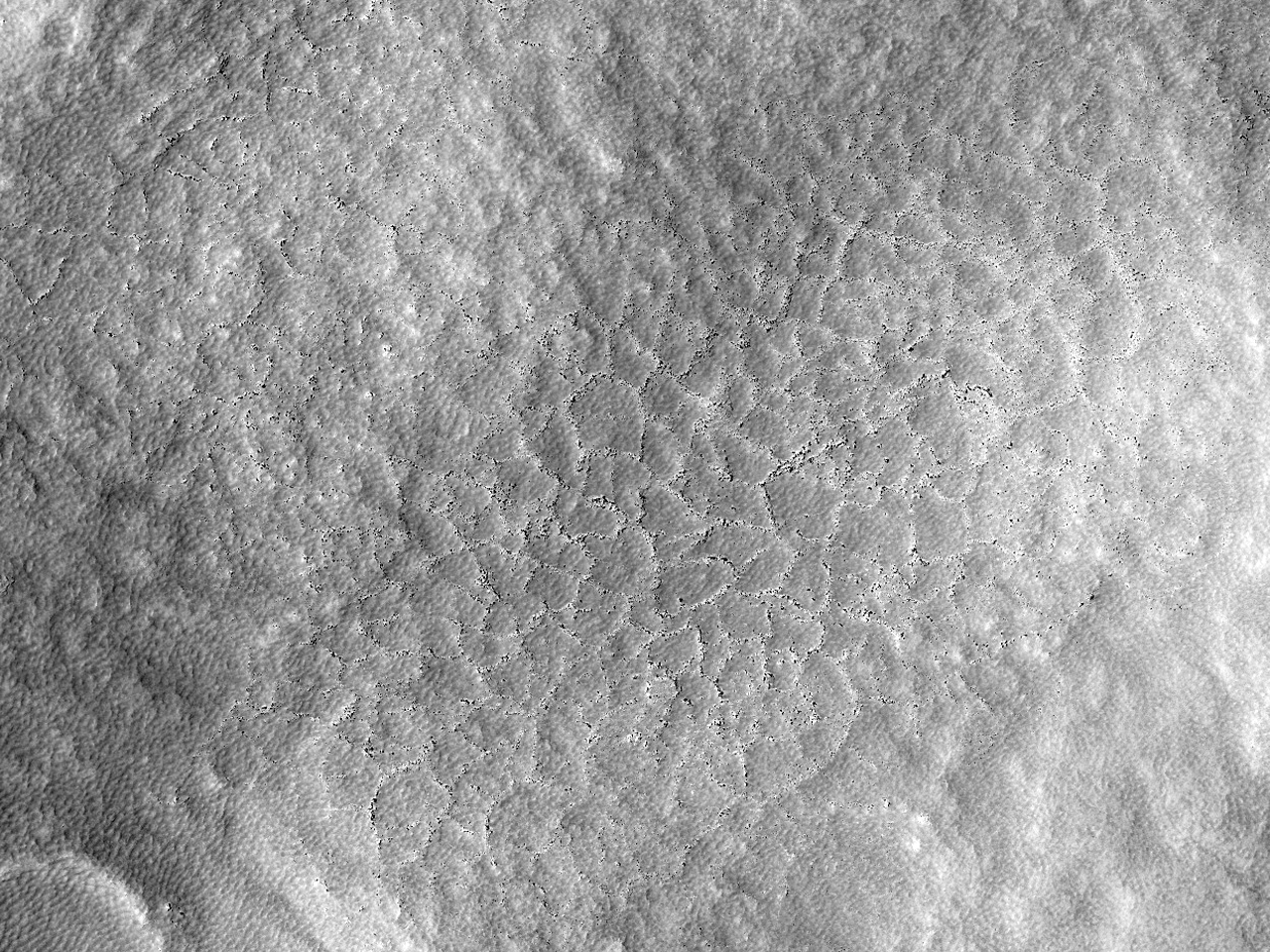 Mehrkantiges Gelnde nordstlich des Lyot Kraters