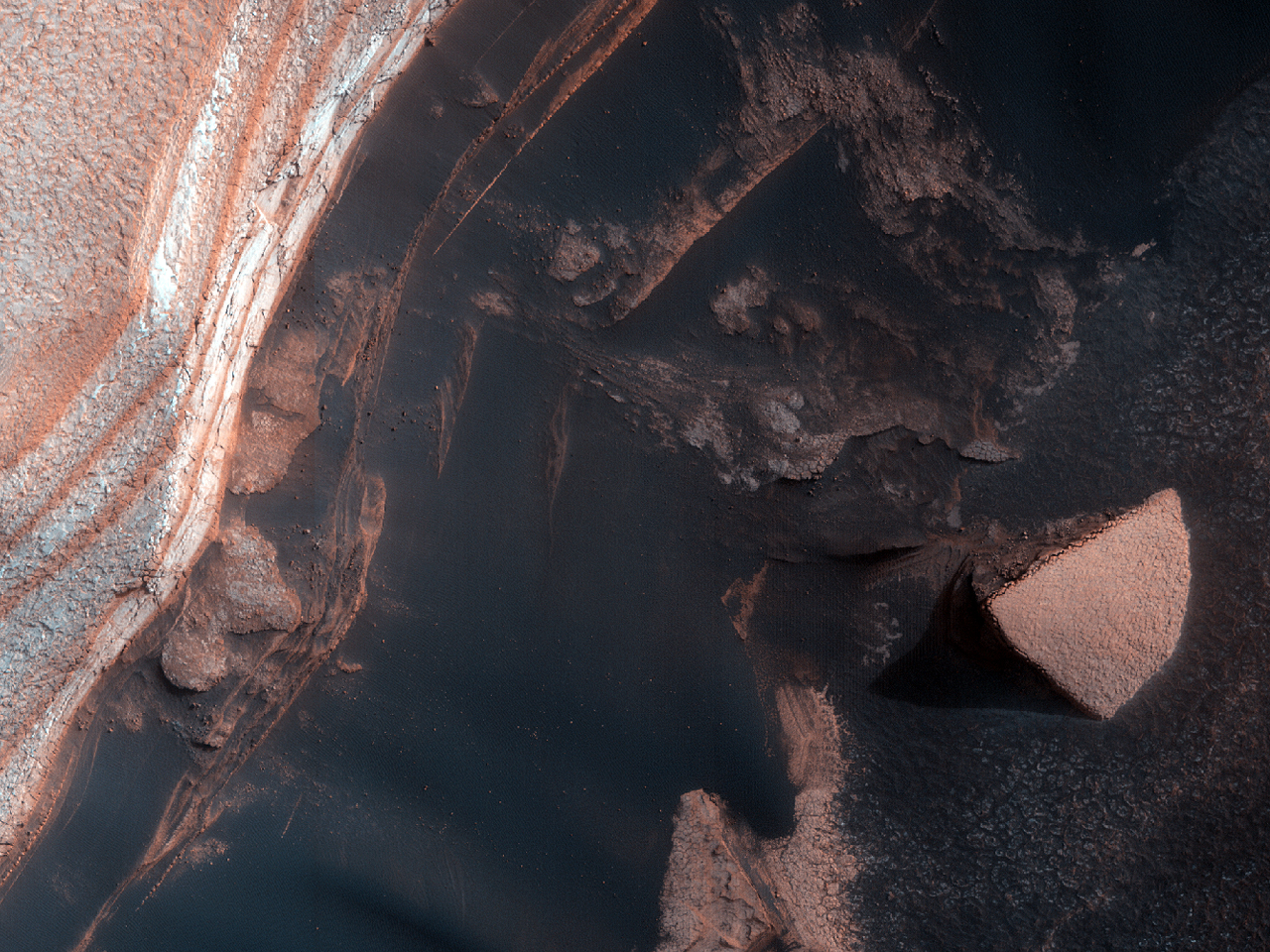 Skarpa w kanionie Chasma Boreale