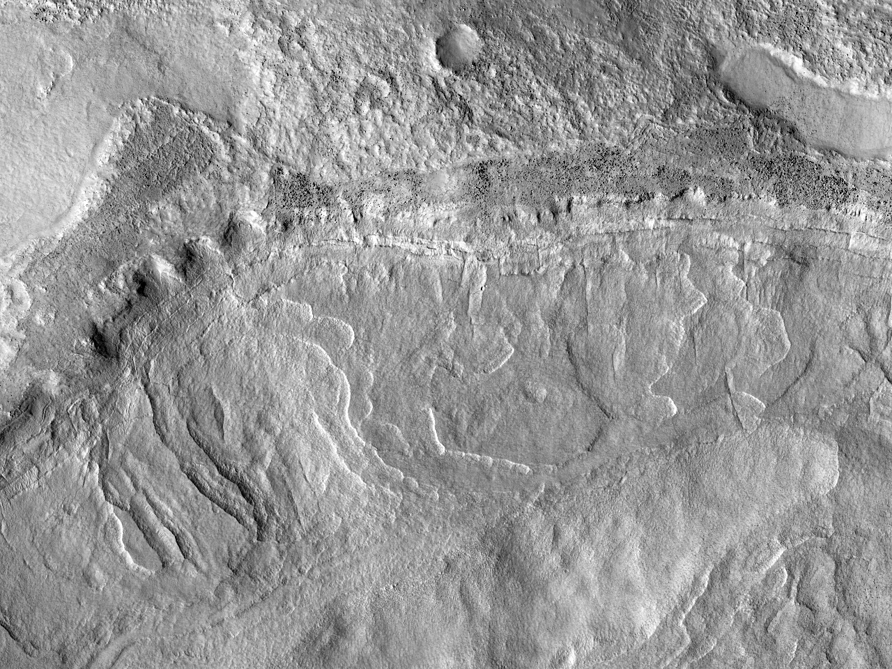 Cratera antiga com depsitos em camadas
